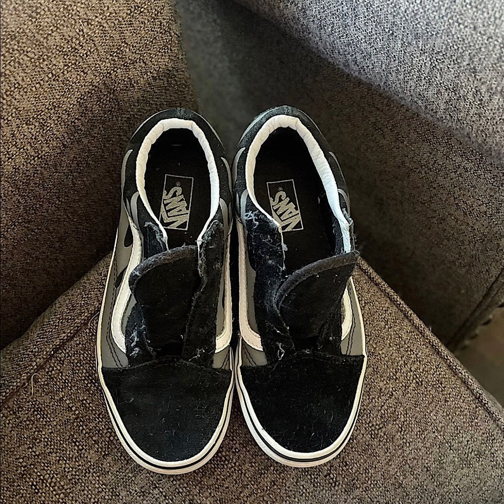 Vans Low Old Skool Flames
Black Grey White Sneakers
Size 2 In kids